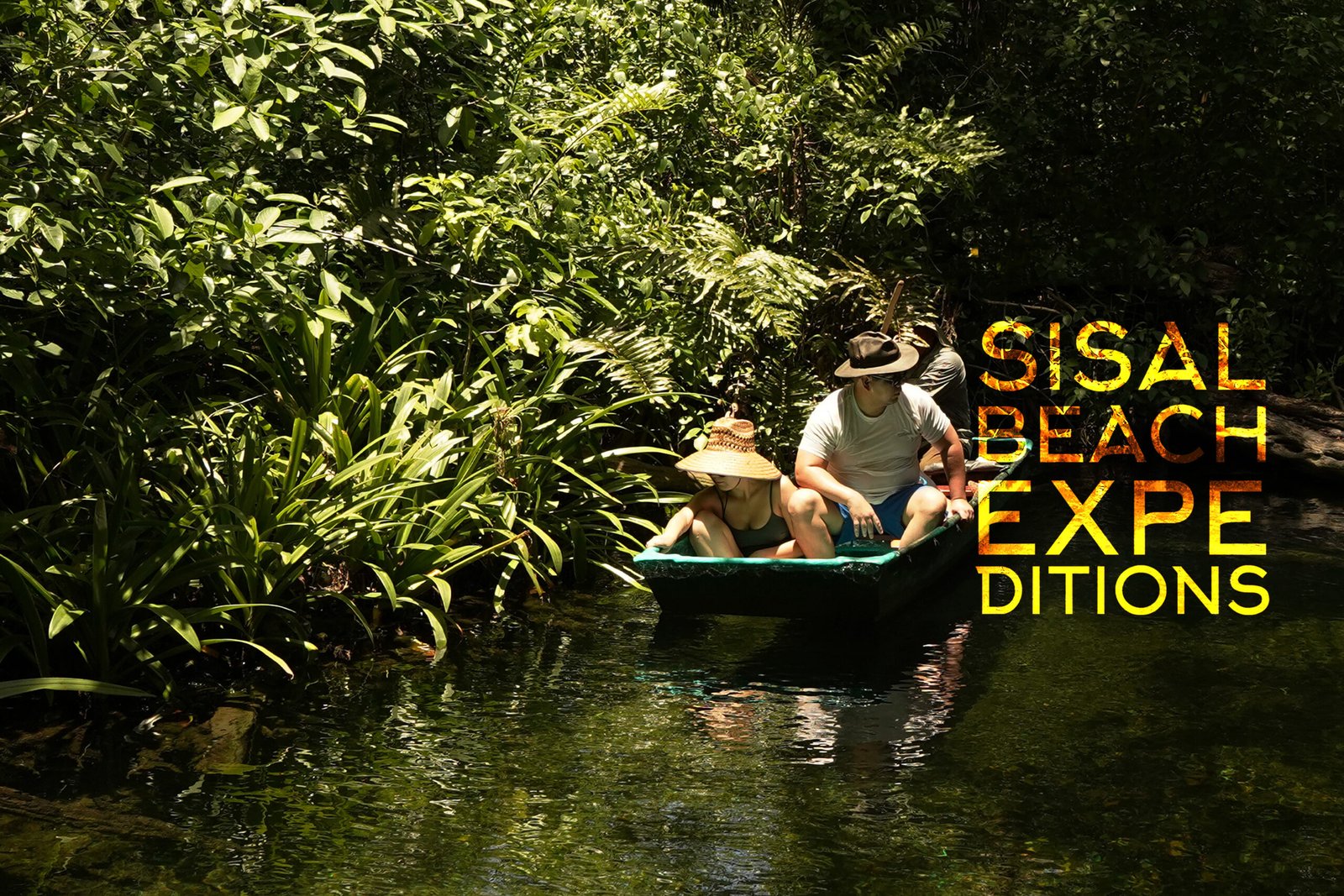 Manantial ojo de agua cristalina en Sisal