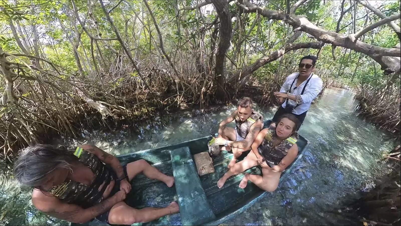 Recorrido por el manglar en canoa tipo chalana en Sisal