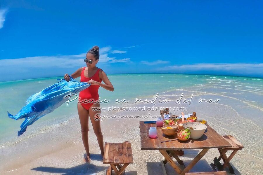 Picnic compartido tradicional en el mar de Sisal